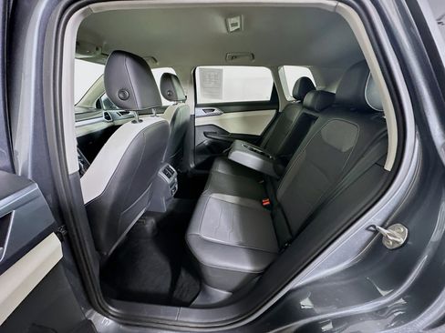 Used 2025 Volkswagen Taos SE FWD image 26