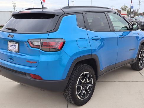 Used 2024 Jeep Compass Trailhawk w/ Trailhawk Elite Group image 6