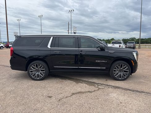 New 2026 GMC Yukon XL Denali Ultimate AWD/4WD image 7