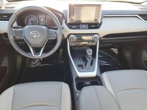 Used 2021 Toyota RAV4 XLE Premium image 25