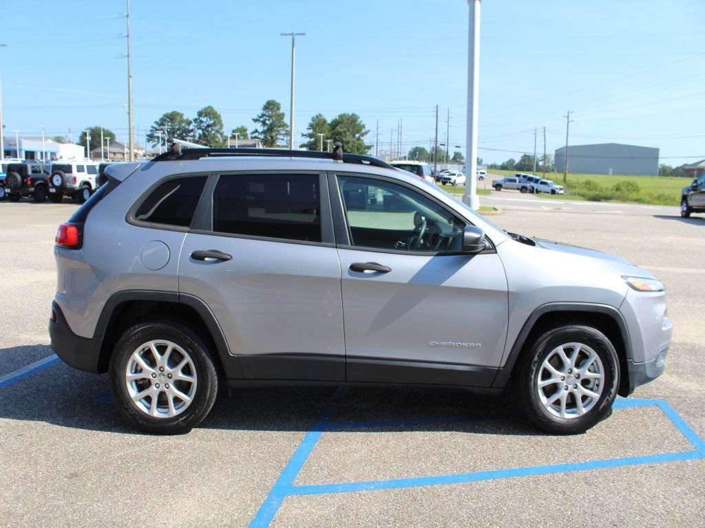 Used 2016 Jeep Cherokee Sport AWD/4WD image 6