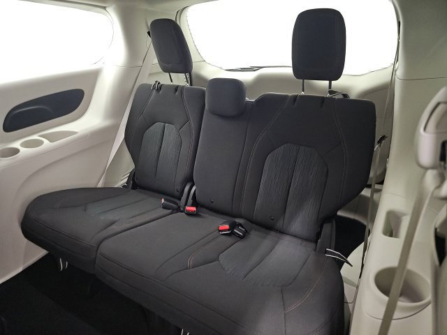 Used 2020 Chrysler Pacifica Touring w/ Cold Weather Group FWD image 28
