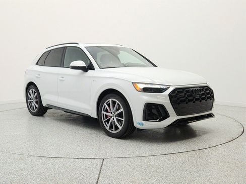 Used 2024 Audi Q5 e Prestige AWD/4WD image 3
