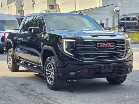 Used 2023 GMC Sierra 1500 AT4 w/ Technology Package AWD/4WD image 9