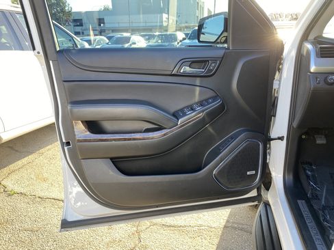 Used 2019 Chevrolet Suburban LT image 12
