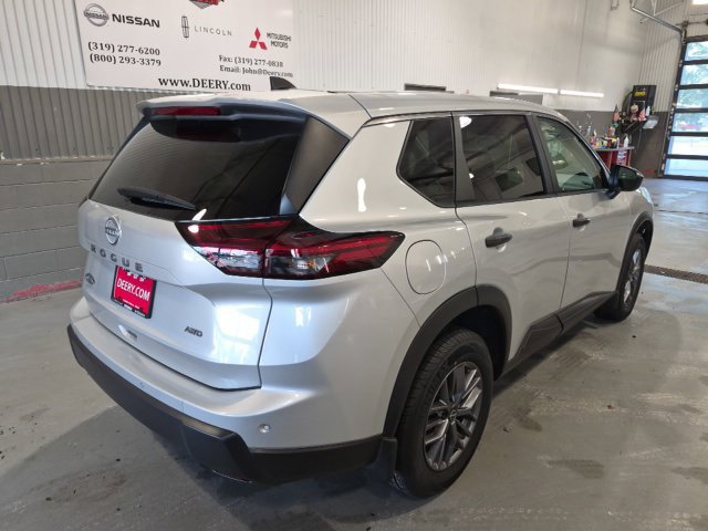 Used 2025 Nissan Rogue S AWD/4WD image 3