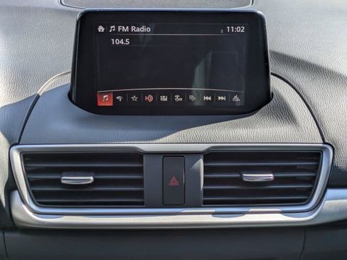 Used 2018 MAZDA MAZDA3 Touring image 18