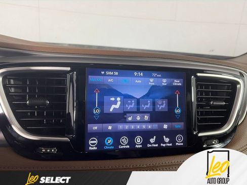 Used 2019 Chrysler Pacifica Limited w/ Tire & Wheel Group FWD image 20