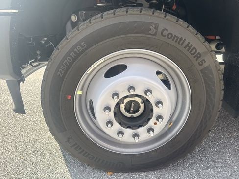 New 2025 Ford F550 4x4 Regular Cab Super Duty image 10