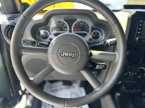 Used 2008 Jeep Wrangler Unlimited Rubicon w/ Dual Top Group AWD/4WD image 10