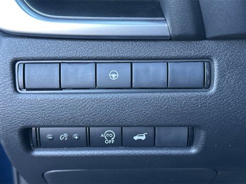 Used 2025 Nissan Rogue SV image 30