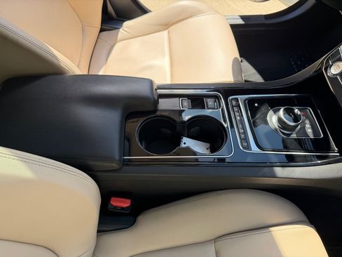 Used 2017 Jaguar XE RWD image 24