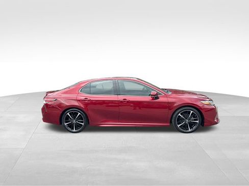 Used 2018 Toyota Camry XSE image 6