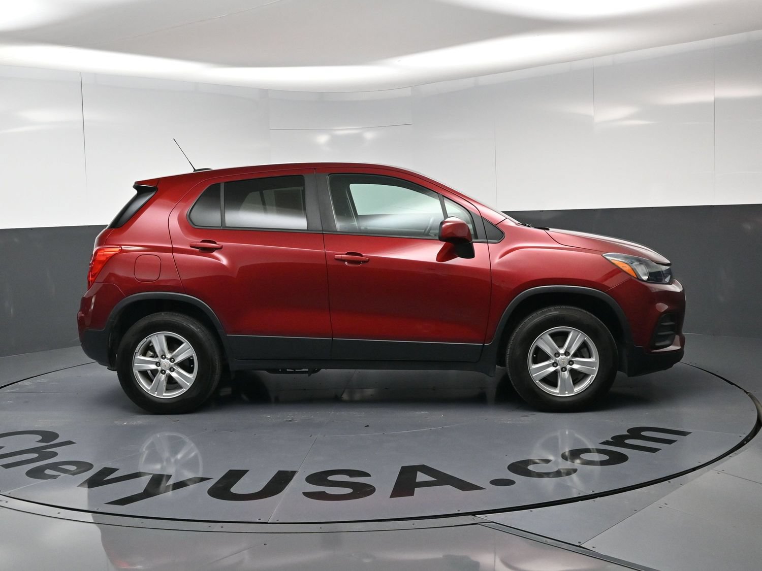 Used 2021 Chevrolet Trax LS w/ Tint and Cruise Package AWD/4WD image 10