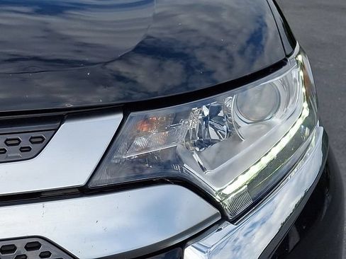 Used 2020 Mitsubishi Outlander ES AWD/4WD image 12