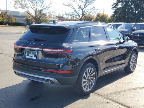 New 2025 Lincoln Corsair Reserve image 4