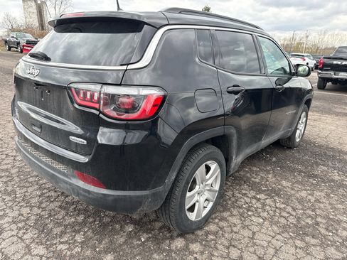Used 2022 Jeep Compass Latitude w/ Convenience Group AWD/4WD image 3