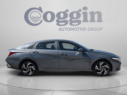 Used 2024 Hyundai Elantra SEL w/ Convenience Package FWD image 7