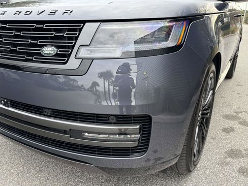 Certified 2025 Land Rover Range Rover SE image 9