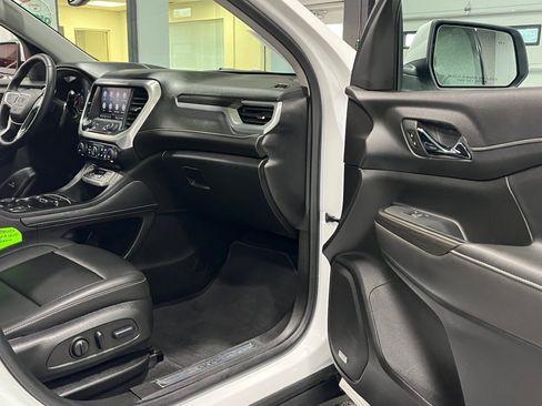 Certified 2023 GMC Acadia SLT w/ Technology Package image 7