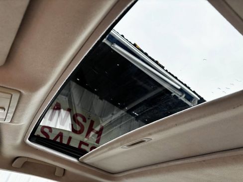 Used 2005 Toyota Avalon XLS image 9