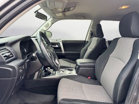 Used 2016 Toyota 4Runner SR5 AWD/4WD image 9