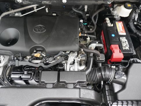 Used 2021 Toyota RAV4 LE FWD image 28