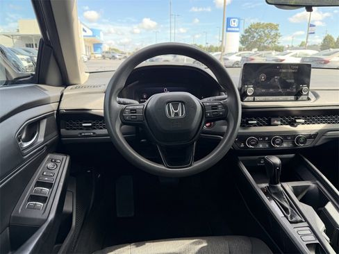 Used 2023 Honda Accord EX image 19