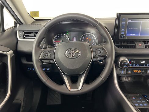 Used 2020 Toyota RAV4 XLE image 18
