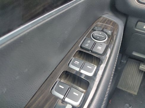 Used 2020 Kia Sorento L FWD image 27