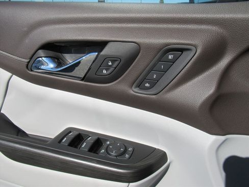 Used 2023 GMC Acadia SLT w/ Technology Package image 23