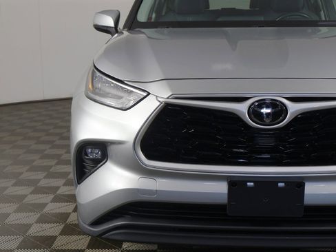 Used 2020 Toyota Highlander XLE image 14