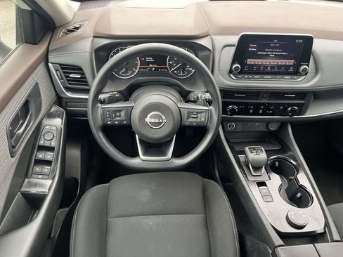 Used 2023 Nissan Rogue S image 9