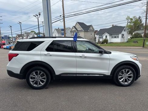 Certified 2023 Ford Explorer XLT w/ Equipment Group 202A AWD/4WD image 5