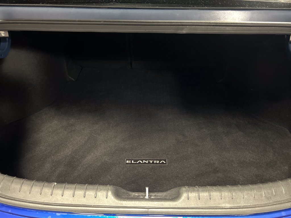 Used 2022 Hyundai Elantra Limited w/ Winter Weather Package FWD image 23