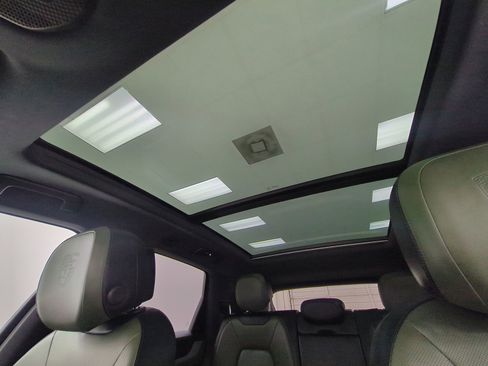 Certified 2024 Porsche Cayenne AWD/4WD image 21