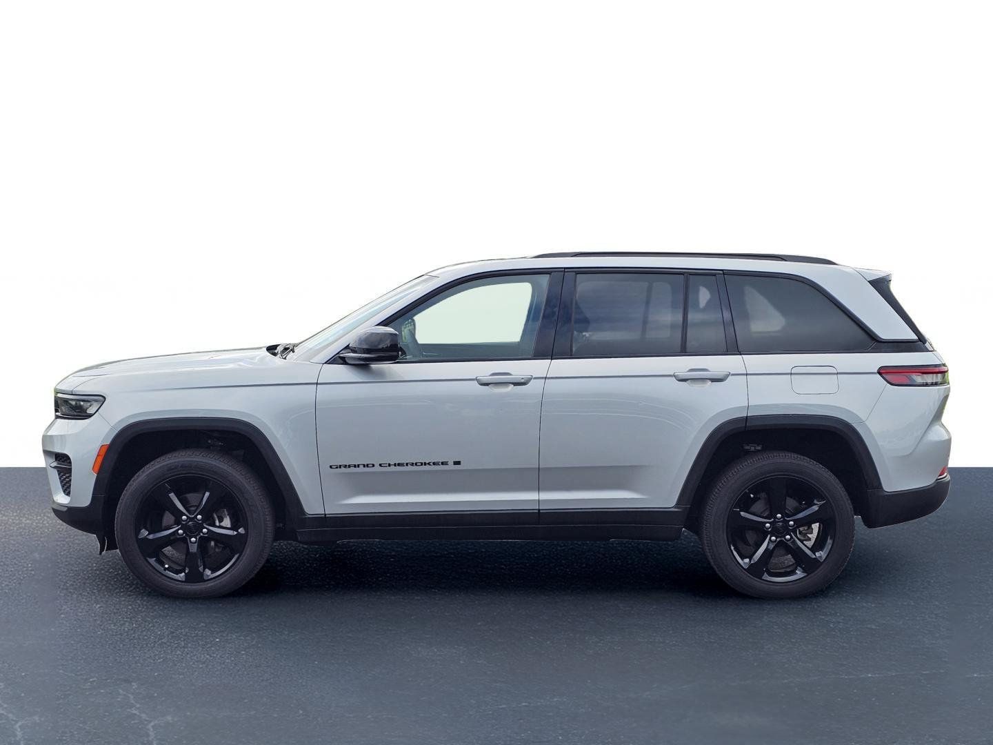 Used 2023 Jeep Grand Cherokee Altitude AWD/4WD image 13
