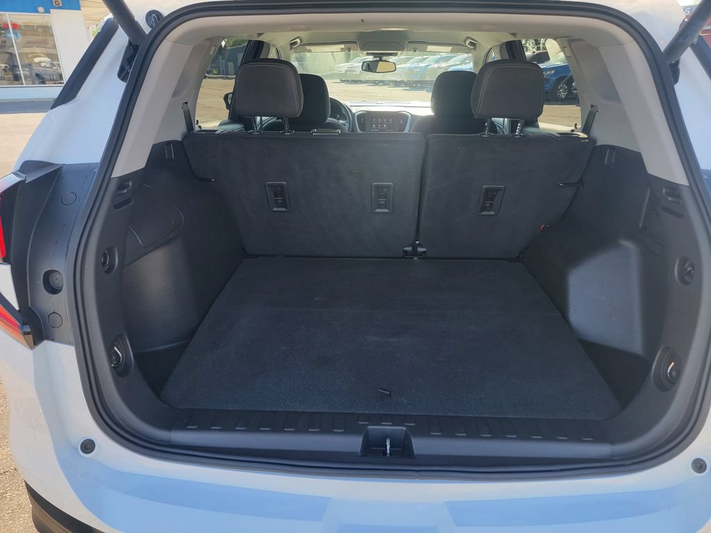 Used 2023 GMC Terrain SLE w/ Driver Convenience Package FWD image 10