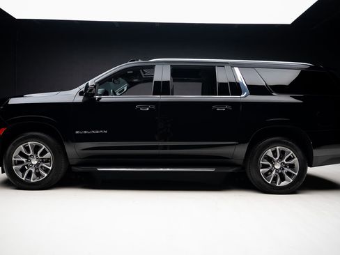 Used 2024 Chevrolet Suburban LT w/ Luxury Package RWD image 17