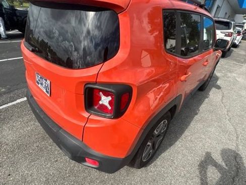 Used 2016 Jeep Renegade Latitude FWD image 27