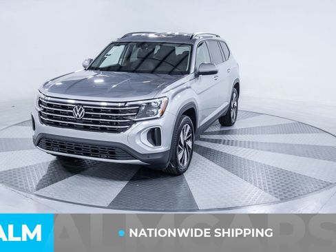 Used 2025 Volkswagen Atlas SE image 2