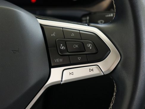 Certified 2022 Volkswagen Taos SE FWD image 13
