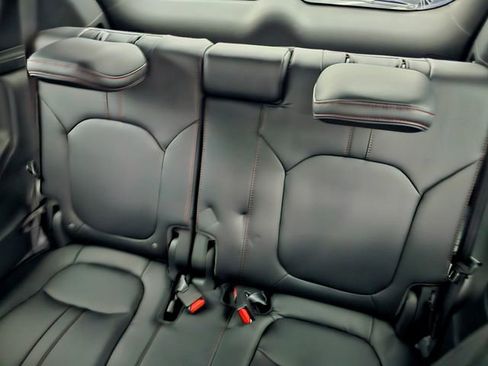 Used 2025 Honda Pilot Black Edition image 25