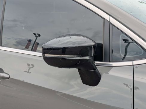 Used 2025 Chrysler Pacifica Select FWD image 11