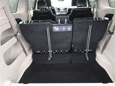 Used 2018 Chrysler Pacifica Touring-L Plus w/ Tire & Wheel Group image 27