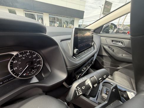 Used 2025 Nissan Rogue SV AWD/4WD image 24