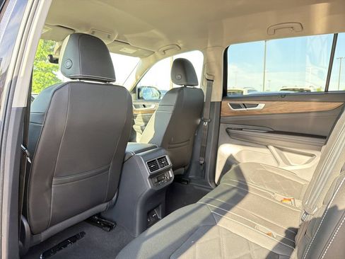 New 2026 Volkswagen Atlas SE FWD image 12