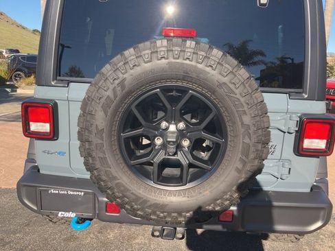 Used 2024 Jeep Wrangler Unlimited image 24