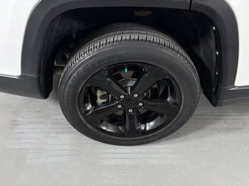Used 2022 Jeep Grand Cherokee L Laredo RWD image 10