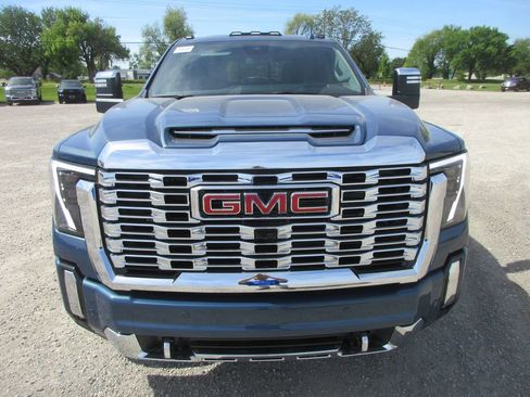 New 2026 GMC Sierra 2500 Denali w/ Denali Reserve Package image 11